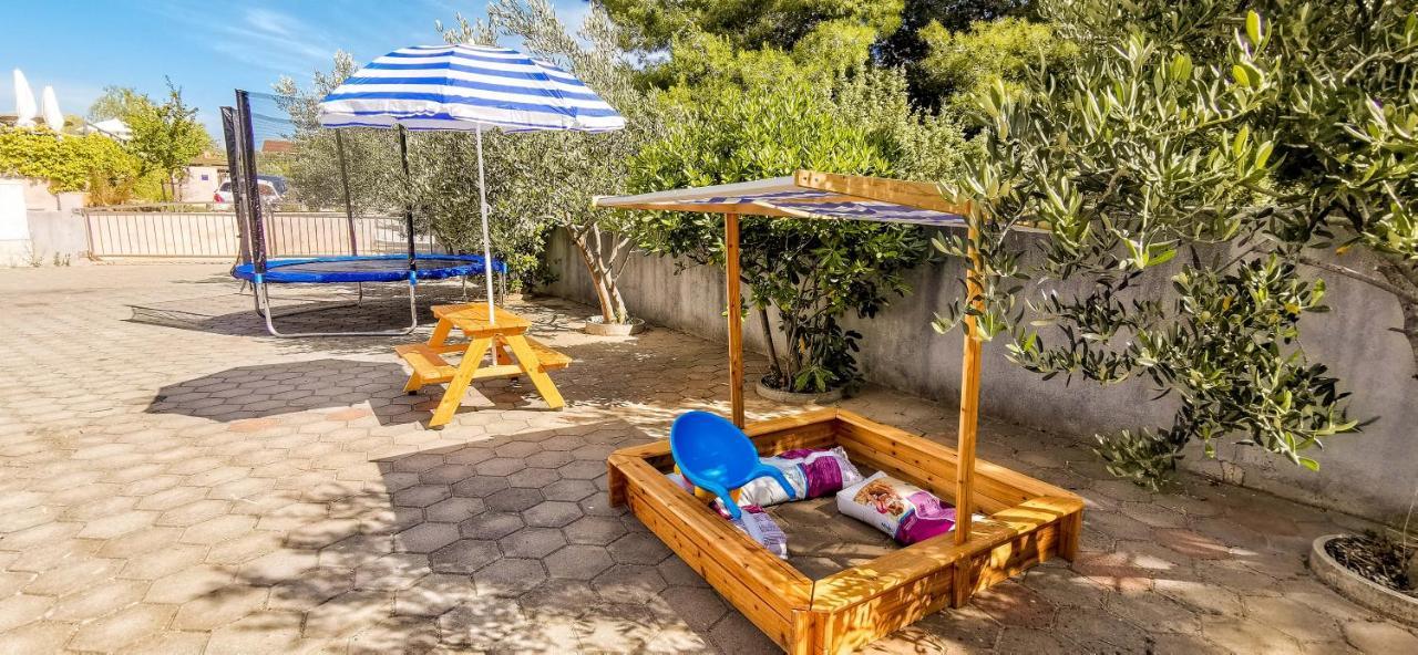 Apartment Jerry With Private Pool 밀나 외부 사진